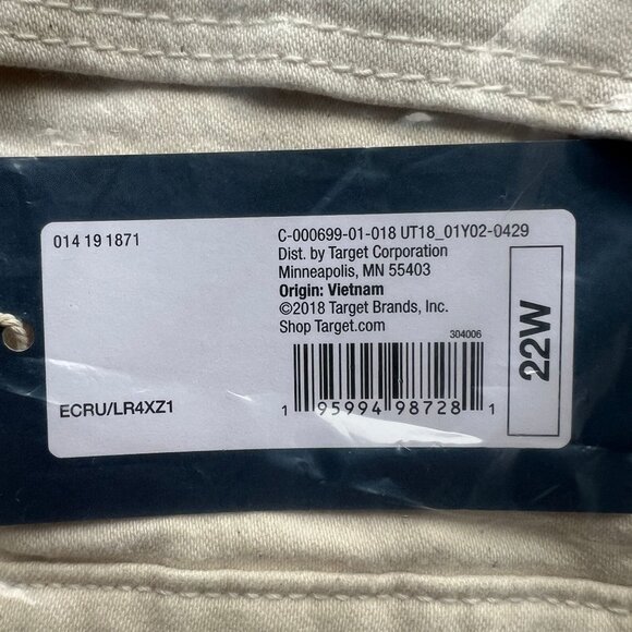 Universal Thread Women's Plus Size High-Rise Midi Jean Shorts Off-White 22W - Picture 7 of 7